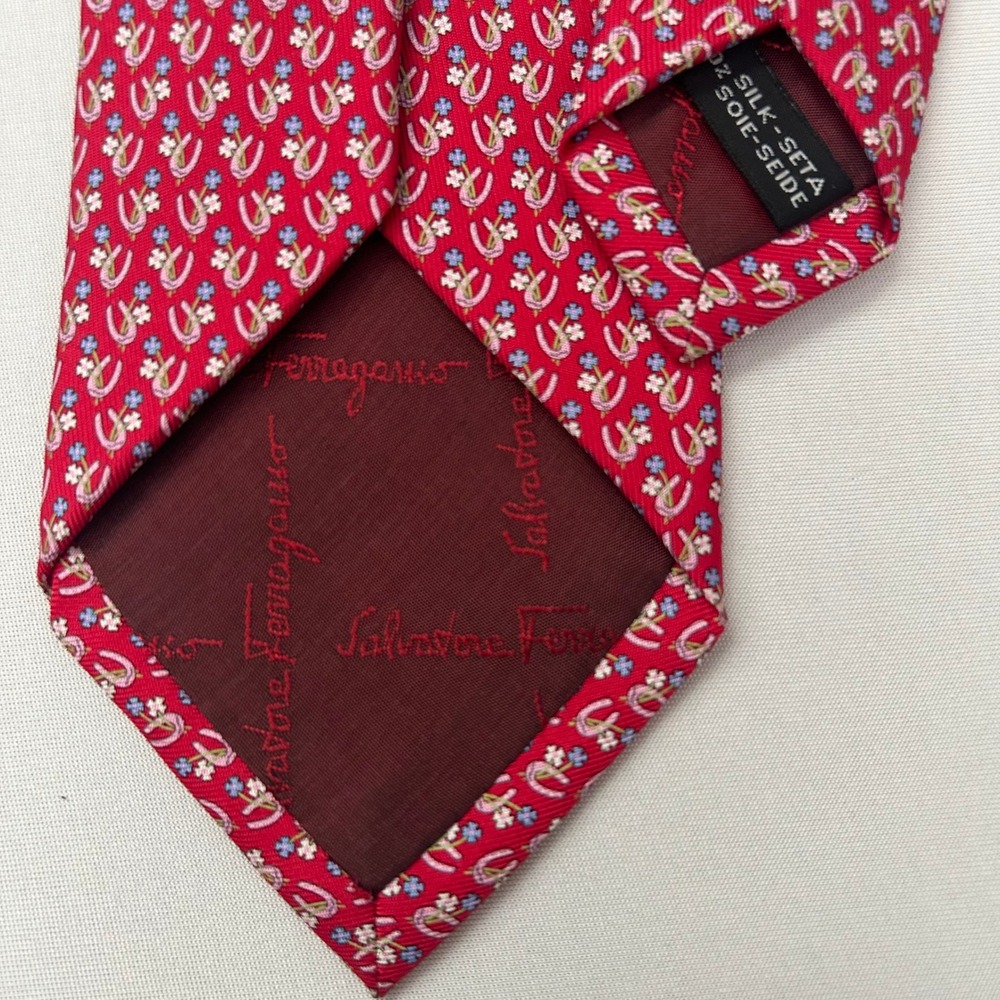 Salvatore Ferragamo Silk Tie Mens Red Horseshoe Floral Made in Italy 60x3" - Picture 5 of 7